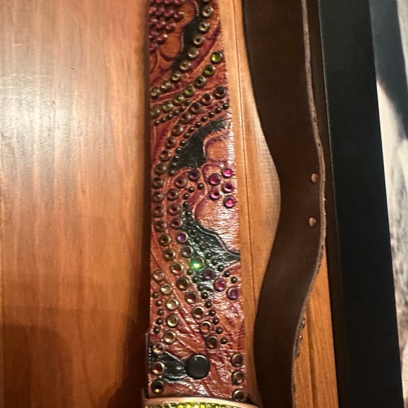 EUC Kippys Swarovski Belt